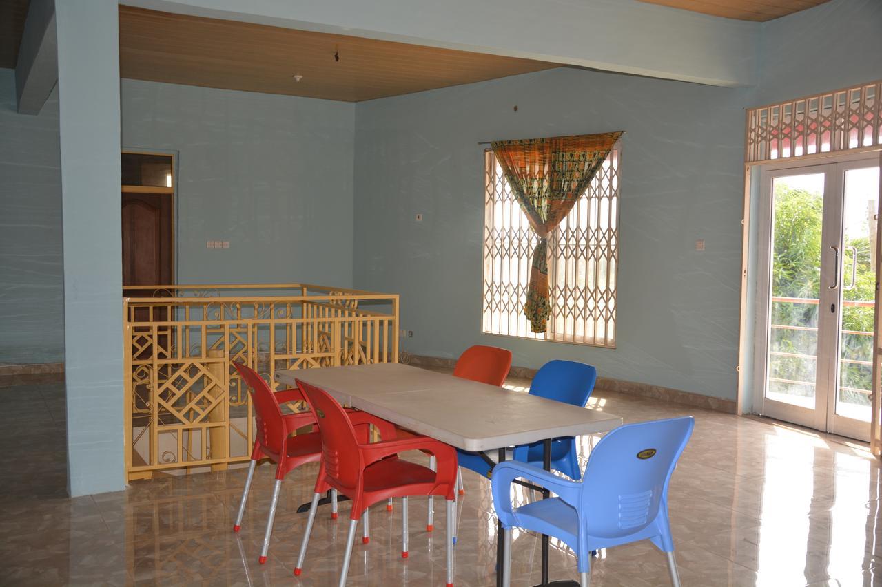 The Accra Backpackers Hostel エクステリア 写真