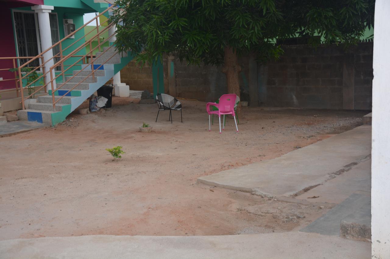 The Accra Backpackers Hostel エクステリア 写真