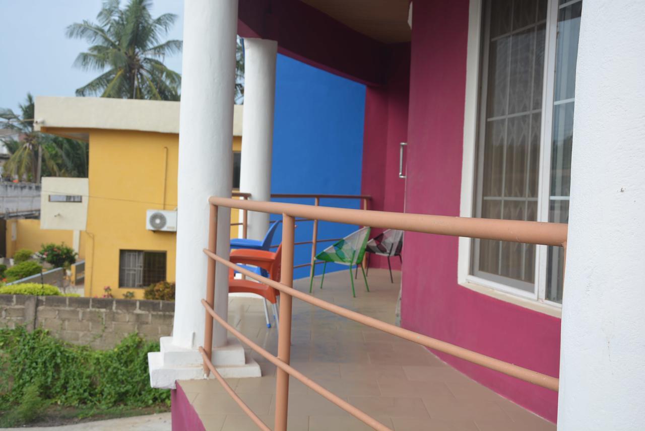 The Accra Backpackers Hostel エクステリア 写真